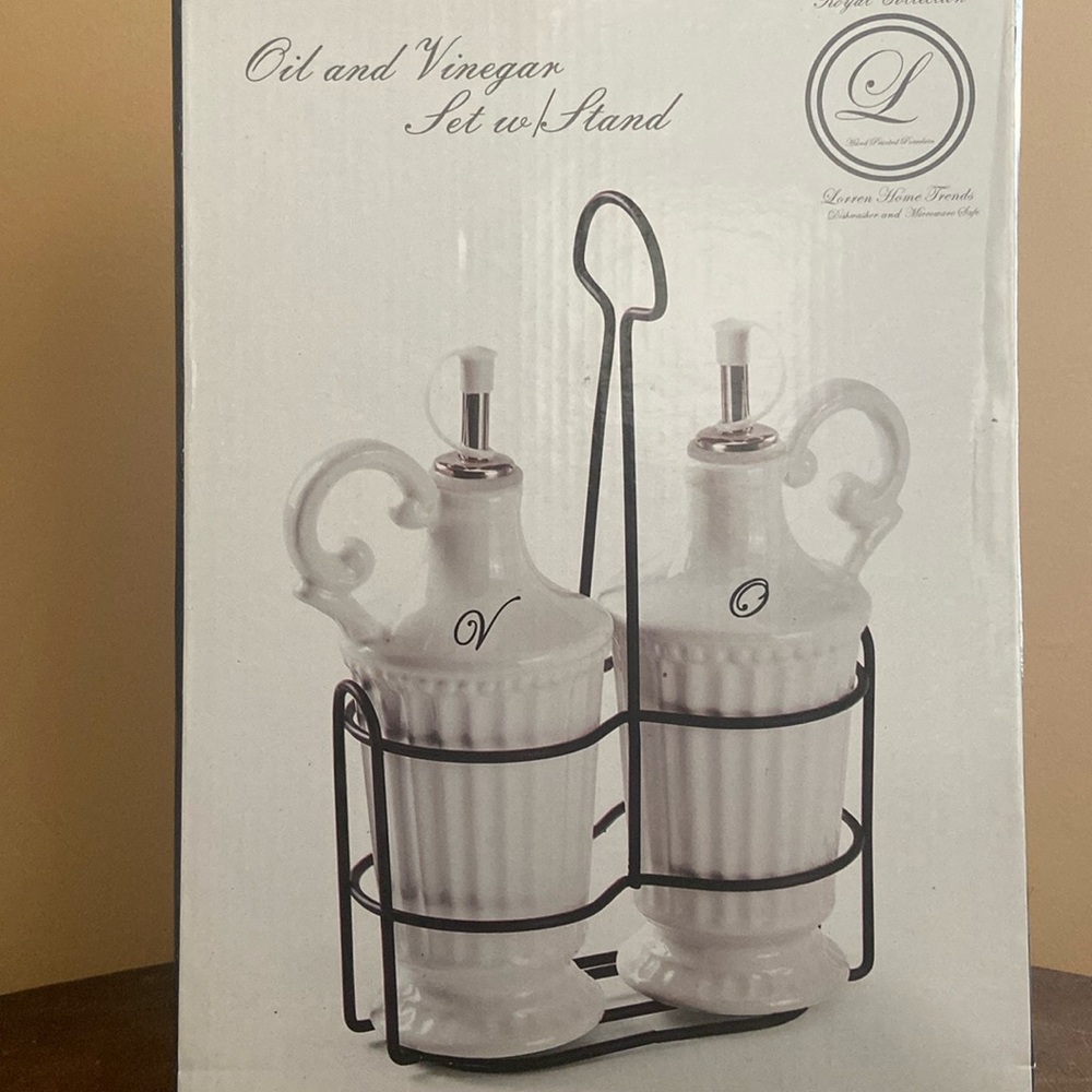 🌺Oil & Vinegar Set with stand brand new hand painted Lorren Home, trends